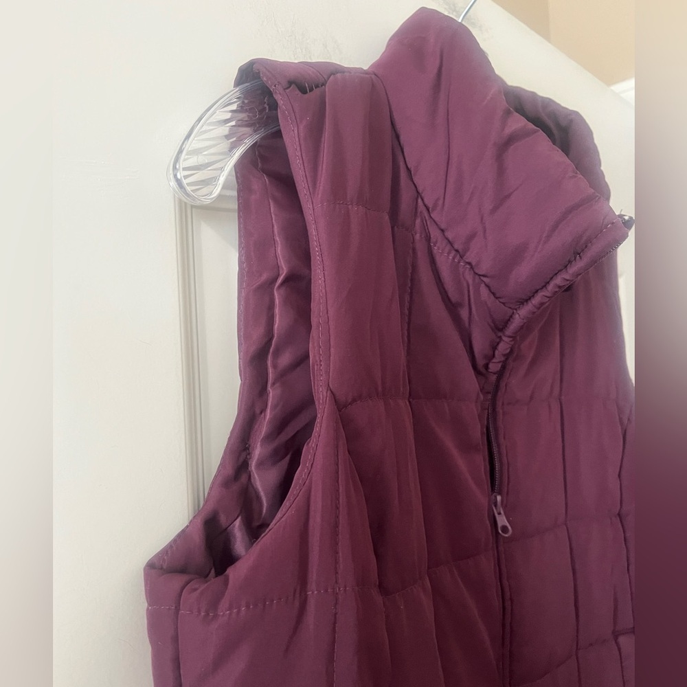 New York & Company Cranberry Quilted Vest Women’s Size Medium - Picture 7 of 15